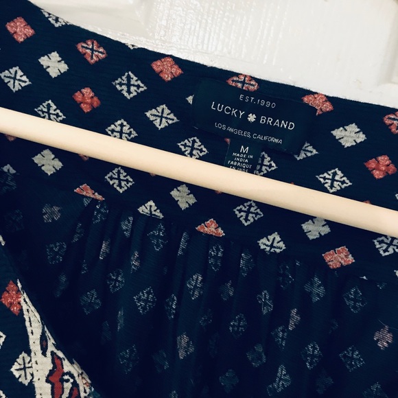 🆕 Lucky Brand Long Sleeve Top with Geometric Print. Navy-White-Pink Chest 42” - Picture 5 of 6